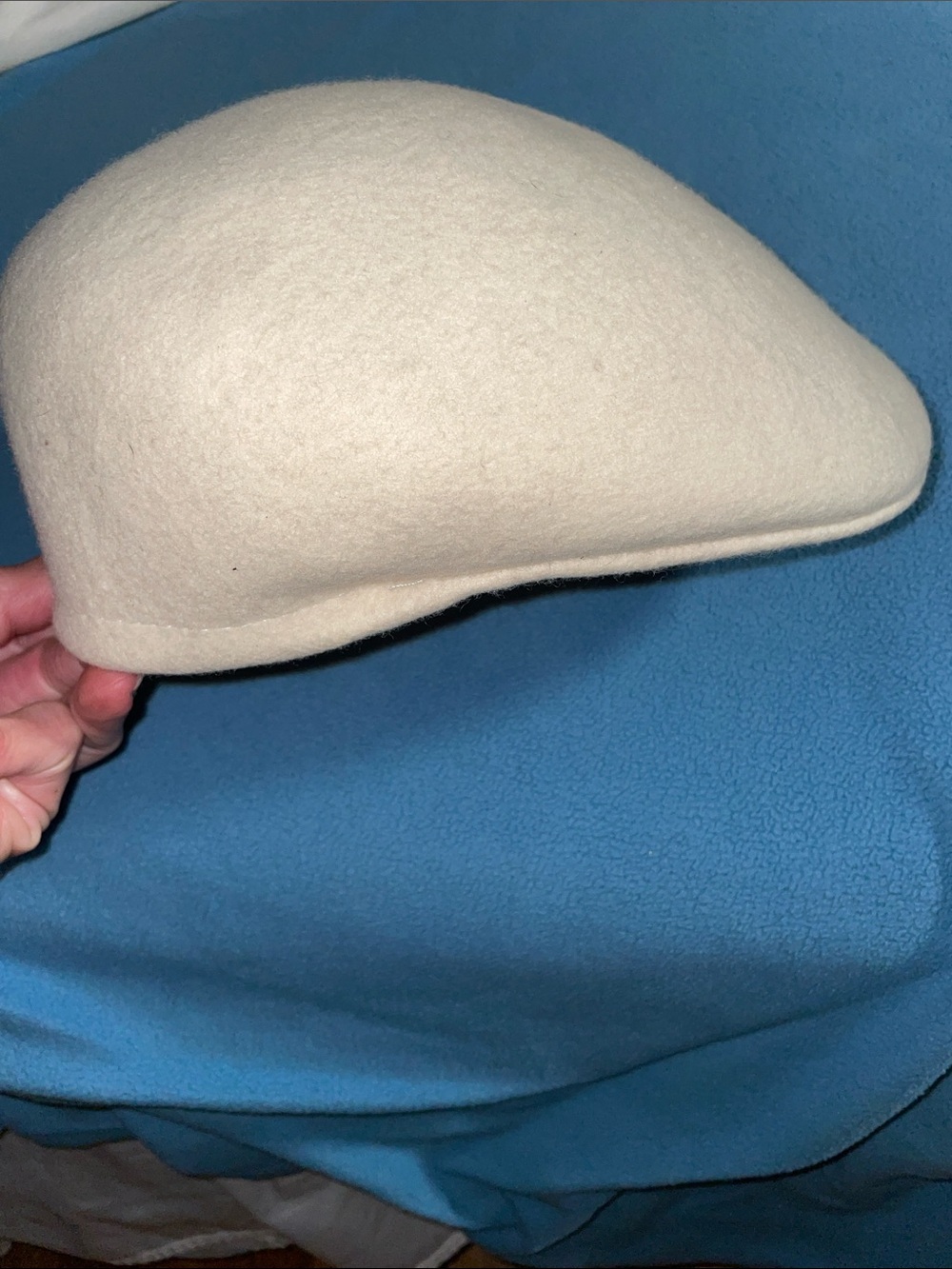 Ethos size M/L cream-colored 100% wool dome-shaped newsboy cap
